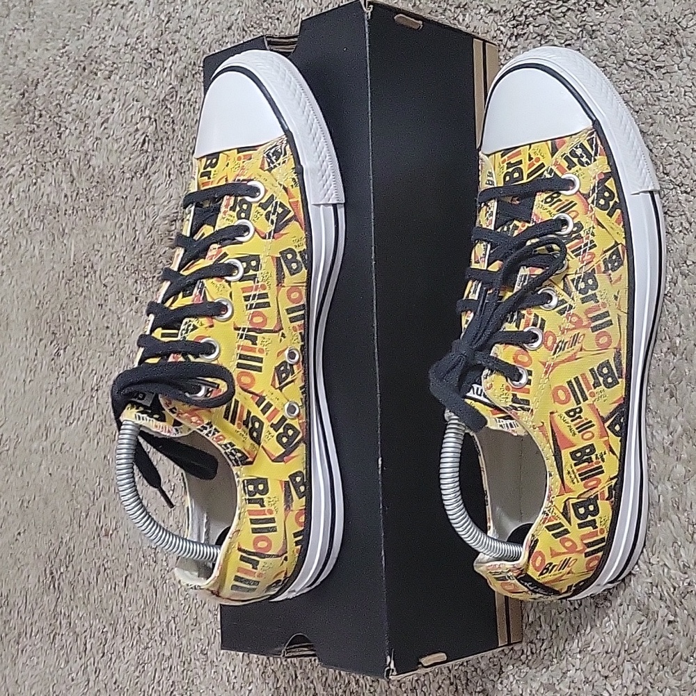 Andy Warhol Brillo Foundation Converse in very good condition. Women's size 9.5